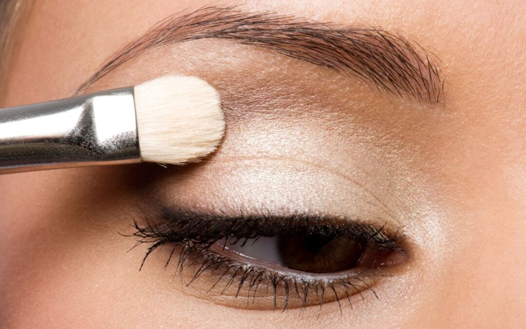 How to Apply Eyeshadow Like a Pro